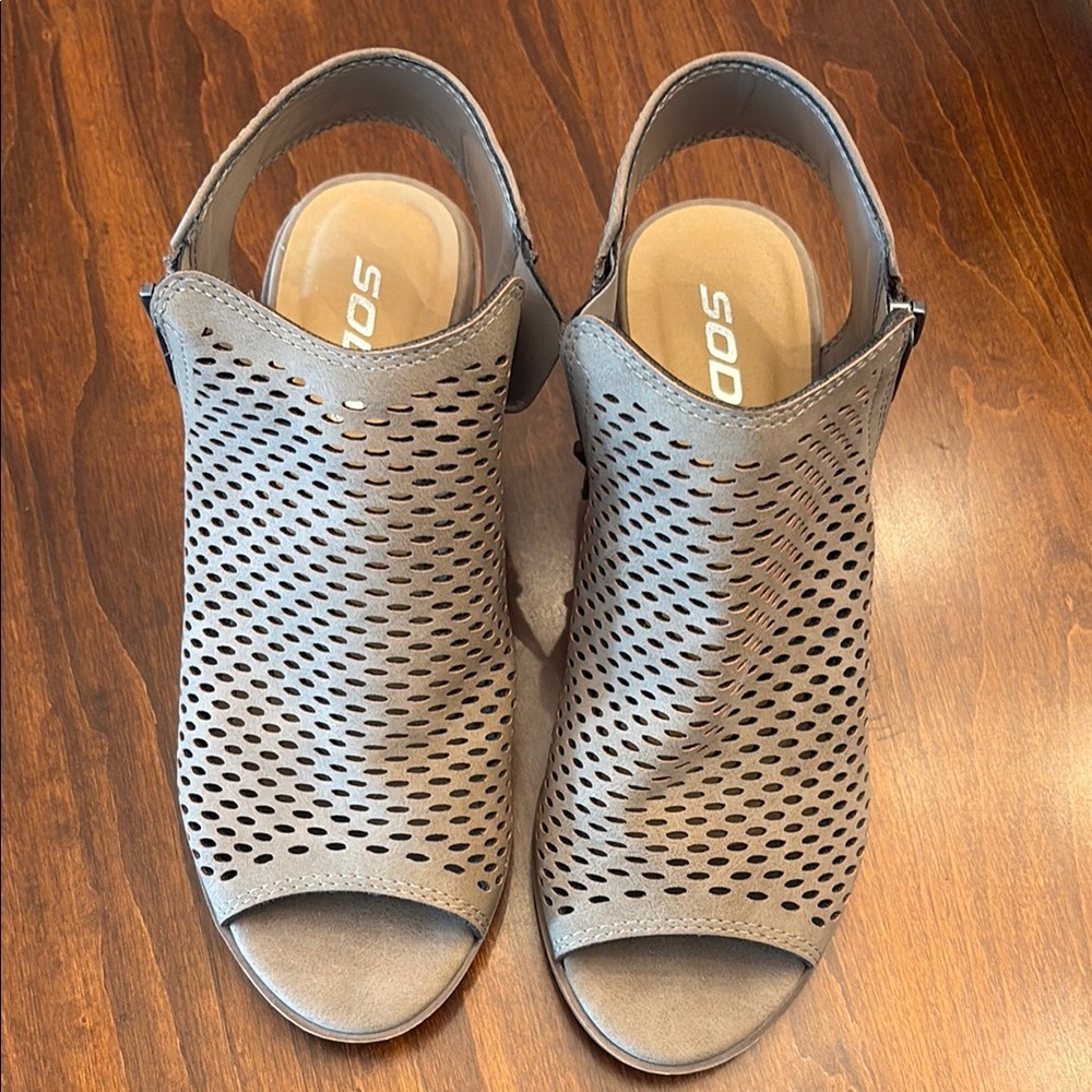 Soda Tan Open-Toe Shoes